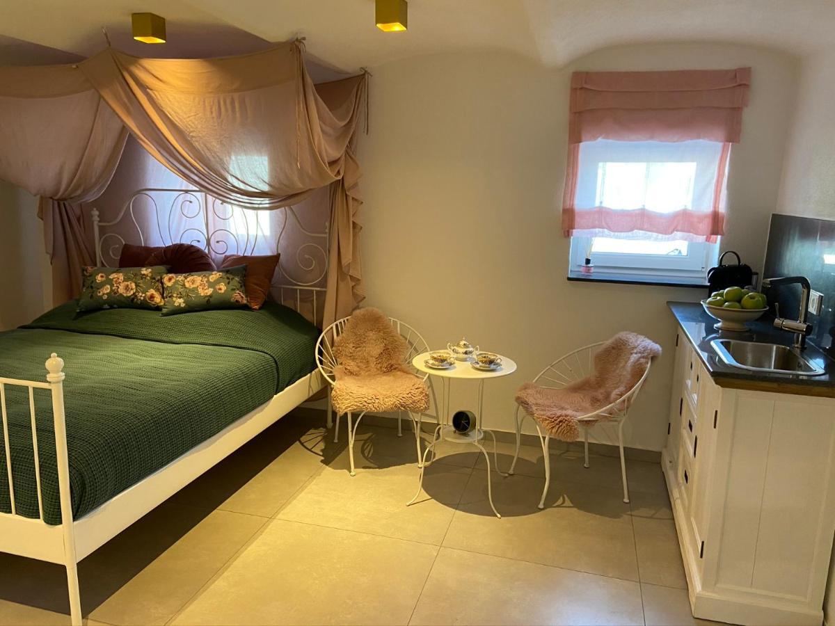 Luxus Ferienwohnung Mit Whirlpool Runkel Exterior foto